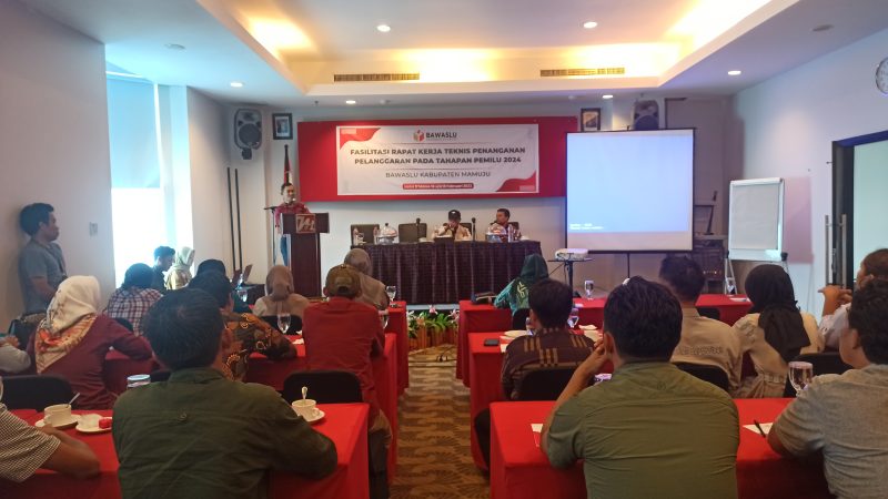 Satukan Persepsi, Bawaslu Mamuju Gelar Rapat Kerja Penanganan Pelanggaran Tahapan Pemilu 2024