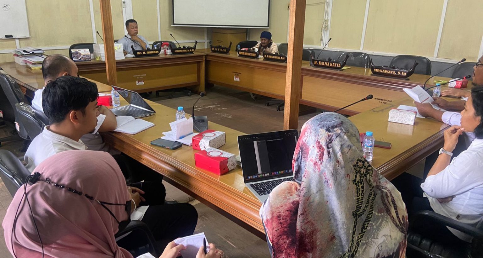 Komisi II DPRD Sulbar Rakor dengan Dinas Terkait Virus Jembrana