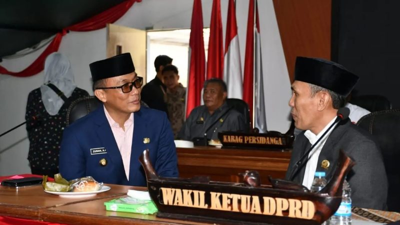 Usman Suhuriah Pimpin Rapat Paripurna di DPRD Sulbar