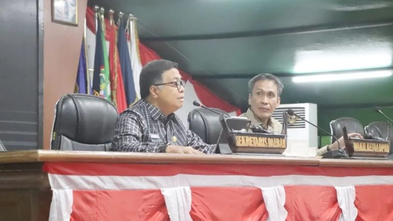 Usman Suhuriah Pimpin Rapat Banggar Bersama TAPD Sulbar