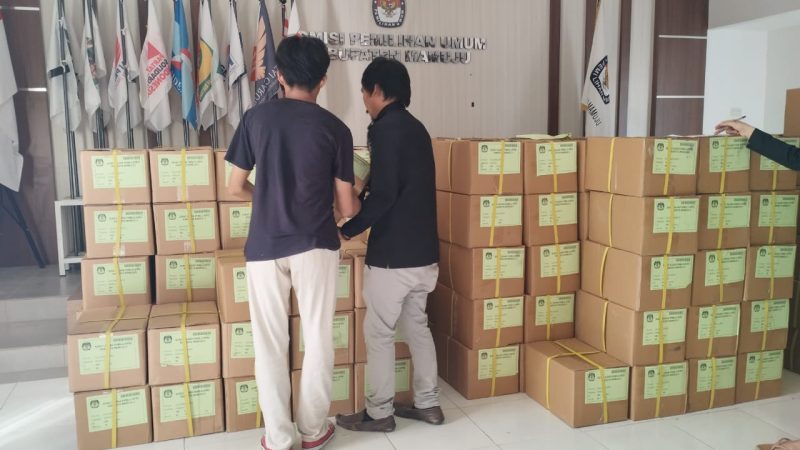 KPU Mamuju Terima 774.262 Lembar Kertas Suara Pemilu 2024