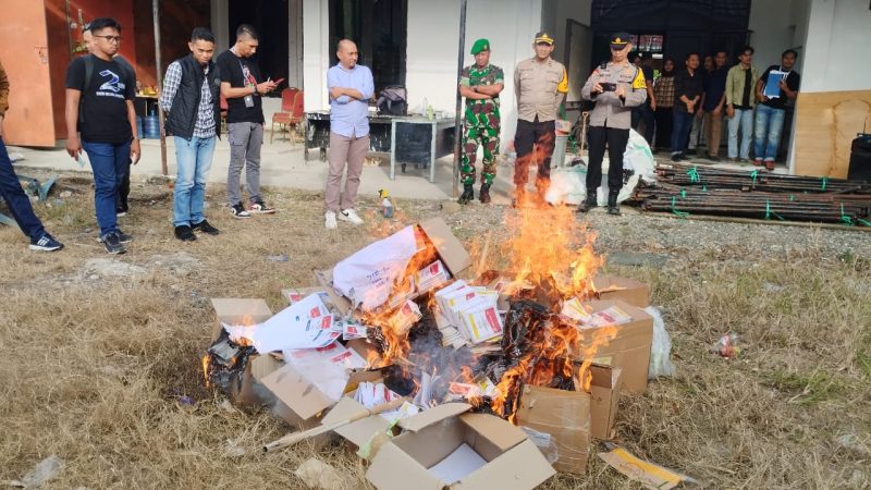 KPU Mamuju Musnahkan 4606 Surat Suara, Baik yang Kelebihan dan Rusak