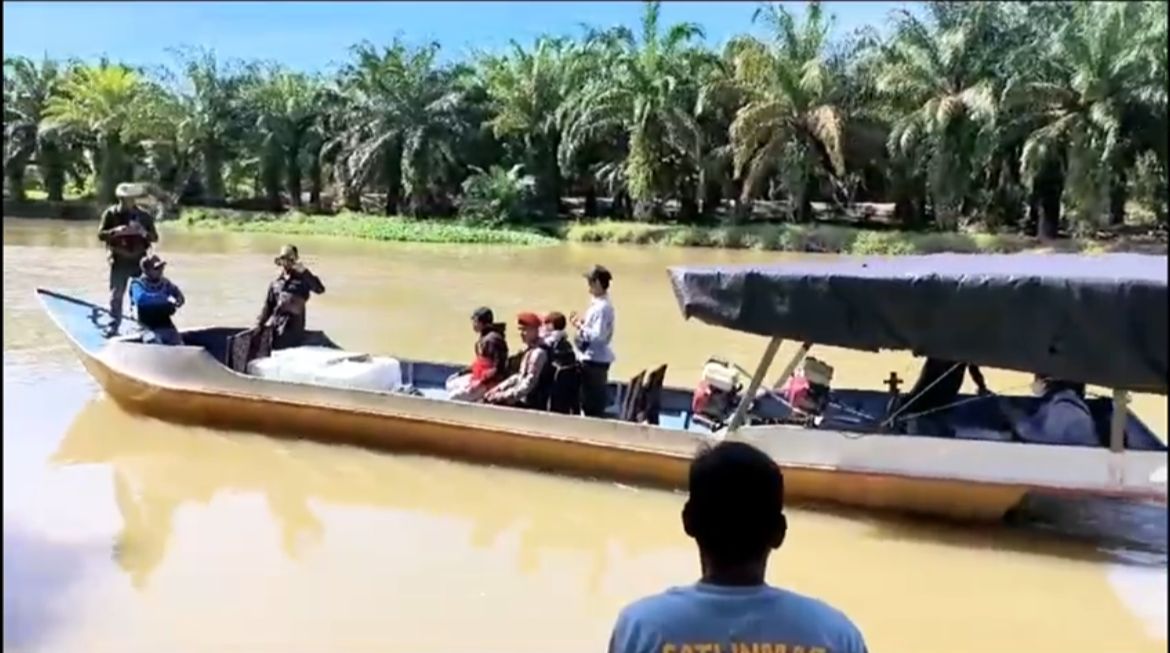 Perjuangan Heroik Mengawal Kotak Suara ke TPS, Kolaborasi TNI dan Polri di Sulbar