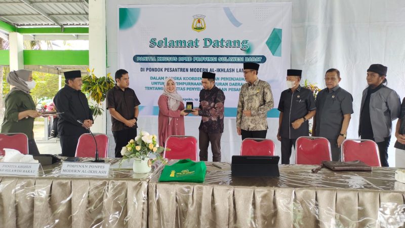 3 Pimpinan DPRD Sulbar Ikut Kunker Pansus Pesantren ke Polman