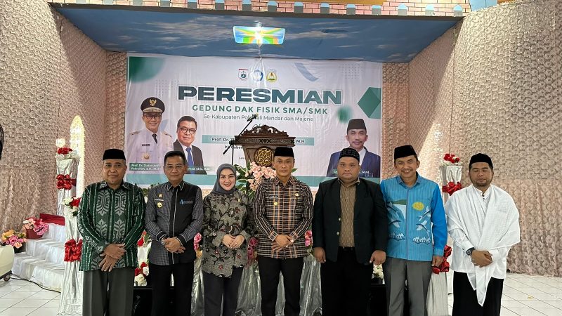 Prof Zudan Serahkan Gedung SMA dan SMK Sumber DAK 2023 di 2 Kabupaten