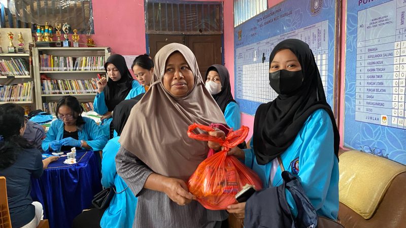 BEM Institute Kesehatan dan Bisnis ST Fatimah Mamuju Gelar Baksos