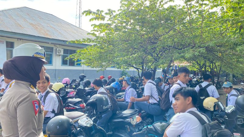 Anak Sekolah dan Komunitas Ojek Sasaran Ditlantas Polda Sulbar untuk Edukasi Tertib Berlalulintas