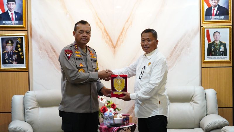Kapolda Sulbar Terima Rapor Penilaian Kepatuhan 2023 dari Ombudsman RI