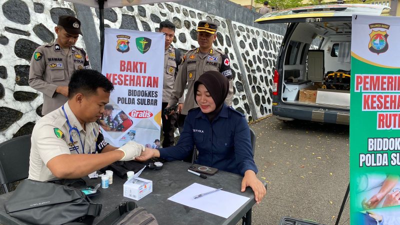 Bid Dokkes Polda Sulbar Berikan Layanan Kesehatan Pada Personil Setiap Pagi