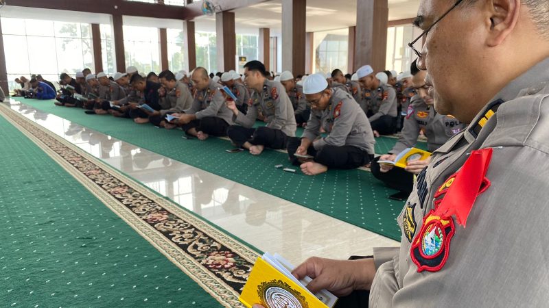 Wakapolda Sulbar Ajak Personel Sibukkan Diri Beribadah untuk Meraih Keberkahan Ramadhan