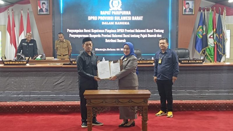 Rapat Paripurna DPRD Sulbar Sahkan 3 Ranperda