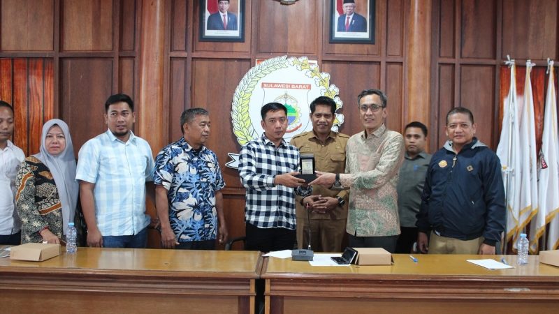Wakil Ketua I DPRD Sulbar Usman Suhuria Terima Kunker DPRD Enrekang