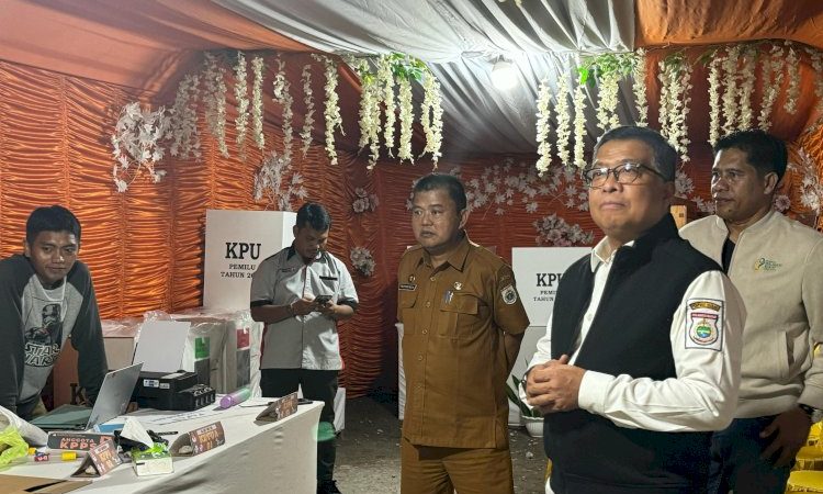 Sekprov Sulbar Tinjau TPS dan Kunjungi KPU Polman