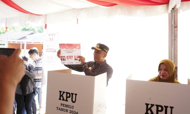 Tak Pulang Kampung, Prof Zudan Salurkan Hak Pilih di Mamuju