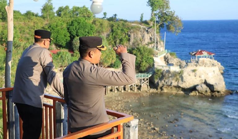 Selama Liburan Lebaran, Kapolda Sulbar Tinjau Pelayanan Objek Wisata