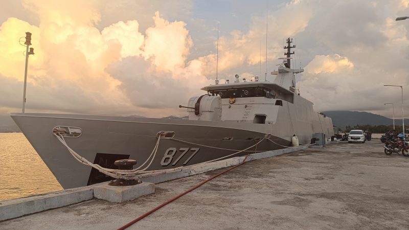 KRI Marlin 877 Amankan Sektor Laut saat Kunjungan Presiden Jokowi di Sulbar