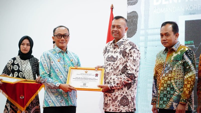 Sukseskan Pemilu Serentak 2024 Kapolda Sulbar Terima Penghargaan