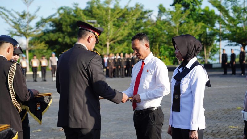 Kapolda Sulbar Berikan Reward untuk 24 Personel di Moment Harkitnas