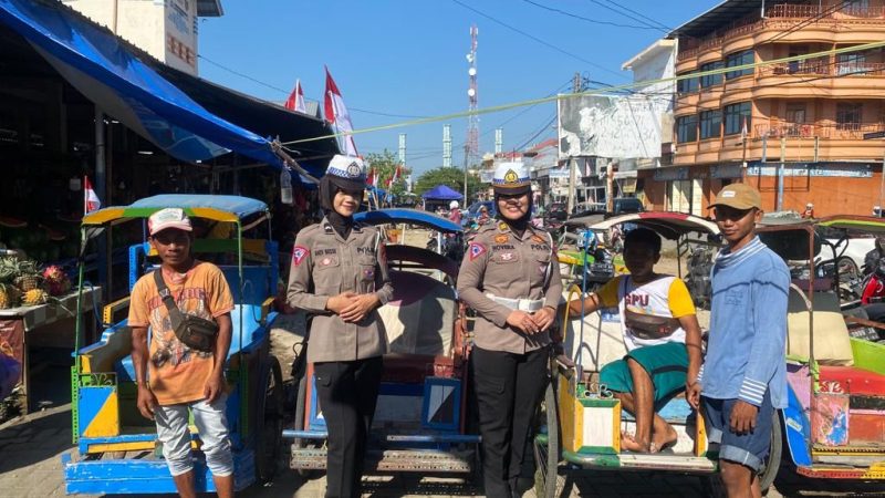 Polwan Cantik Polda Sulbar Ajak Tukang Becak Jadi Pelopor Keselamatan