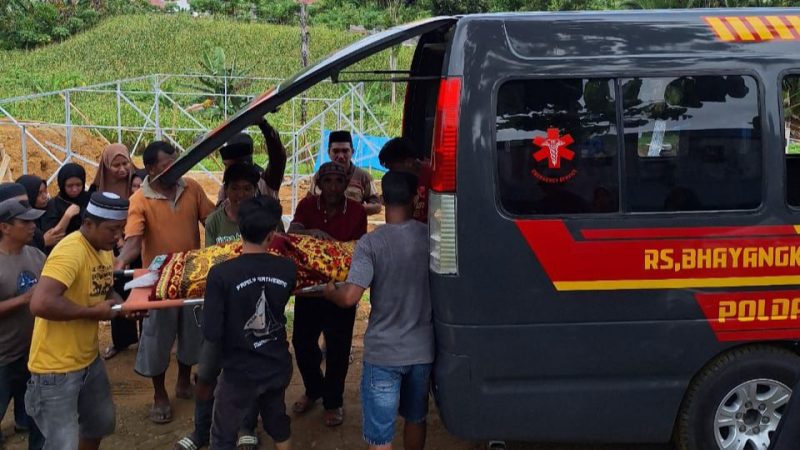 Layanan Ambulance Gratis RS Bhayangkara Polda Sulbar Kali ini Bantu Pengantaran Jenazah
