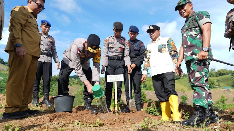 Tiada Hari Tanpa Menanam, Pj Bahtiar Bersama Forkopimda Kembali Menanam Pohon