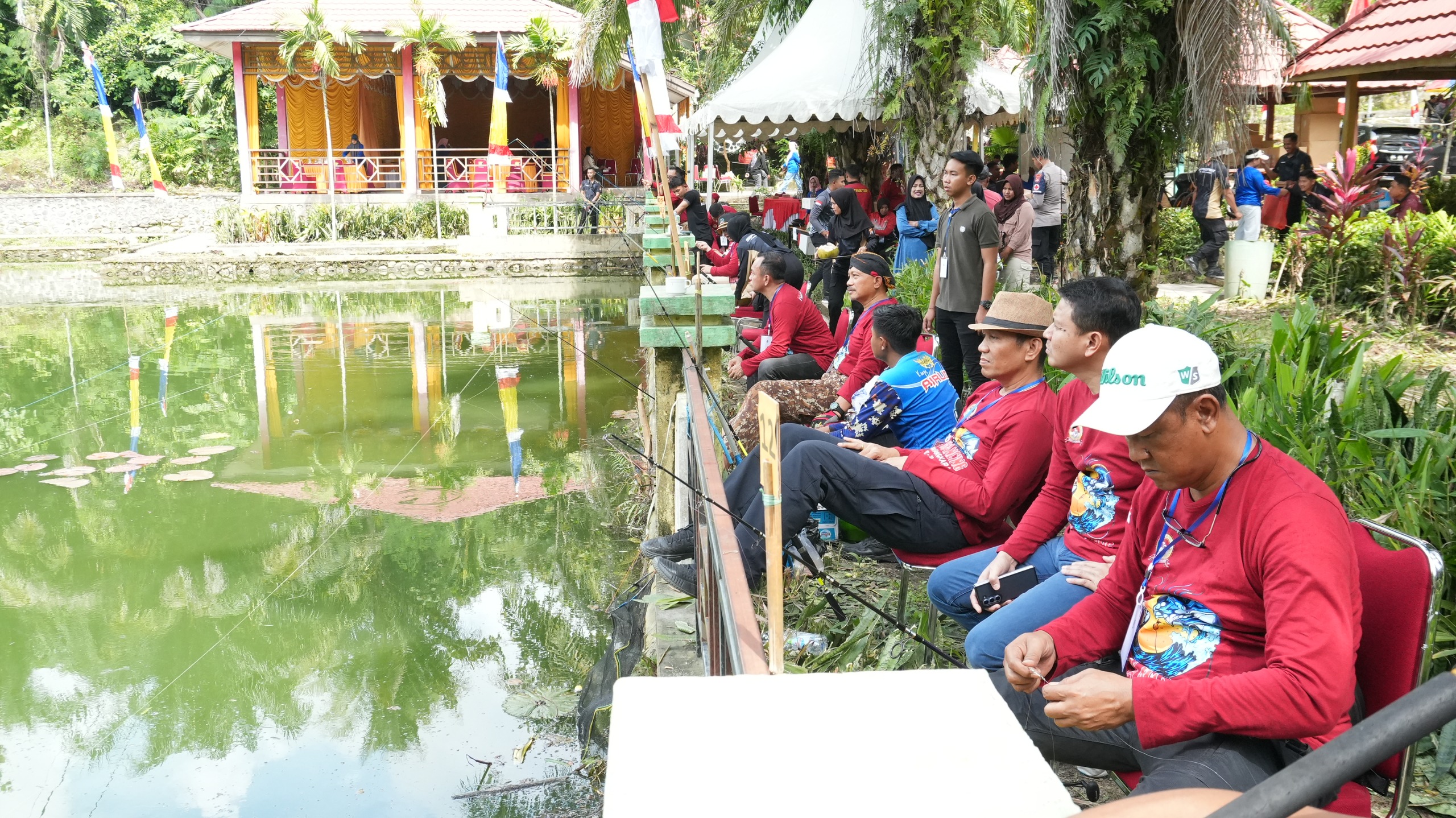Meriahnya Lomba Mancing yang Digelar Polda Sulbar di Gentungan Kalukku