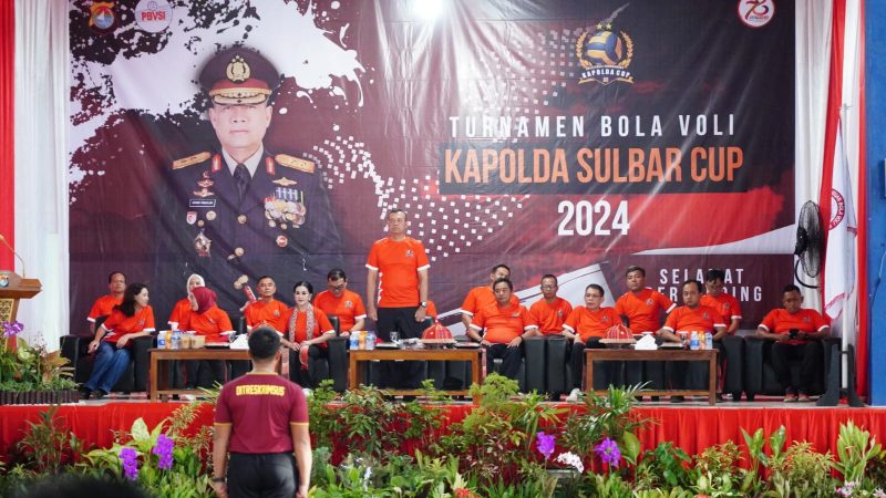 Kapolda Buka Turnamen Bola Volly Piala Kapolda Sulbar Cup 2024