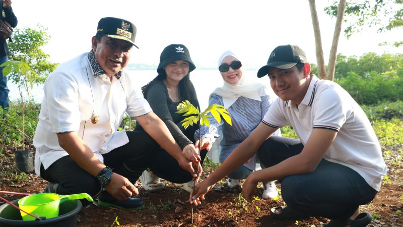 Forkopimda Sulbar Galakkan Gerakan Menanam Pohon ke Kepulauan