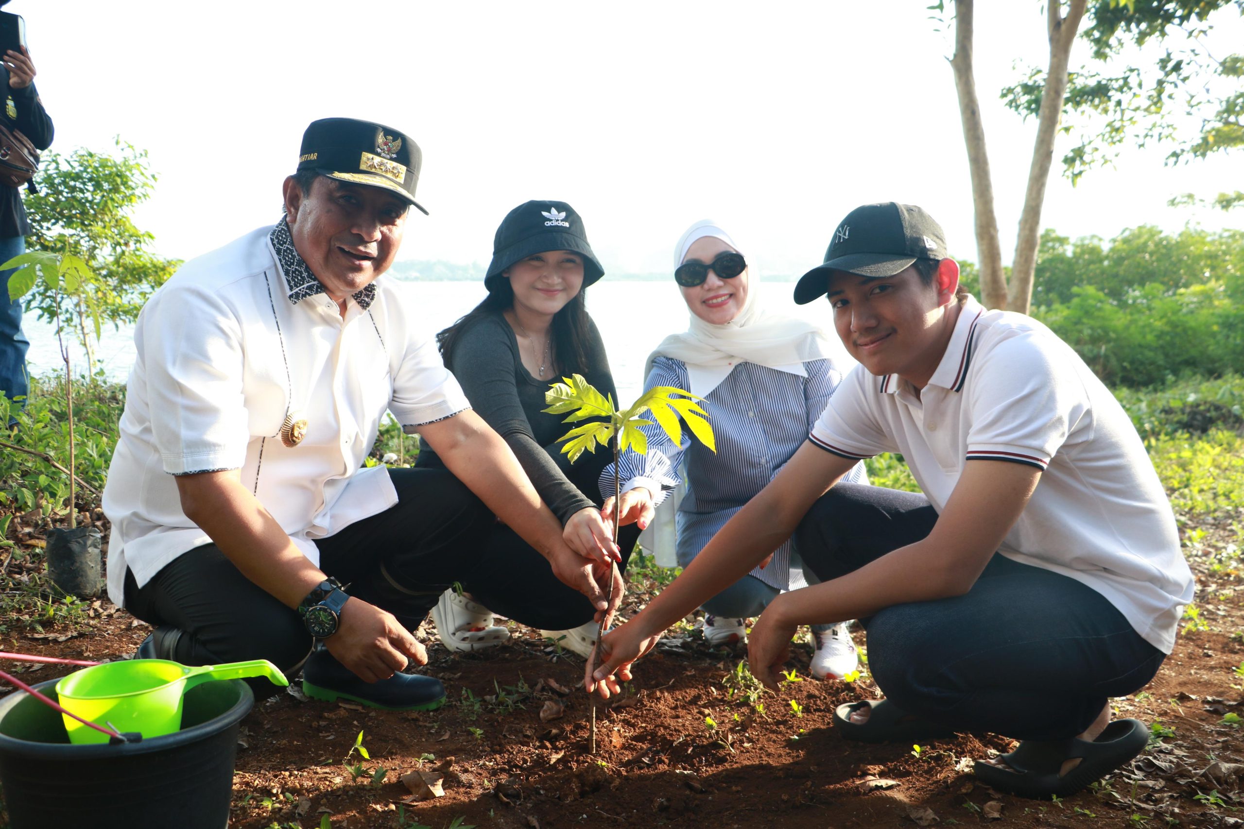 Forkopimda Sulbar Galakkan Gerakan Menanam Pohon ke Kepulauan