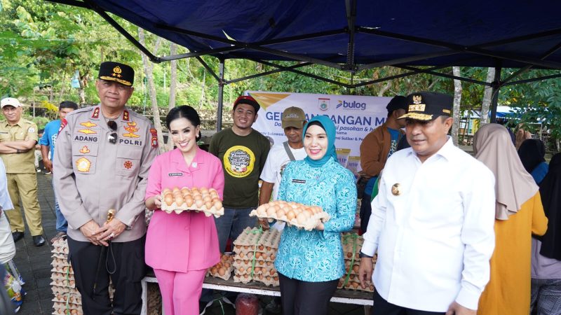 Gerakan Pangan Murah, Kapolda Bersama Pj Gubernur Sulbar Sasar Masyarakat Karampuang