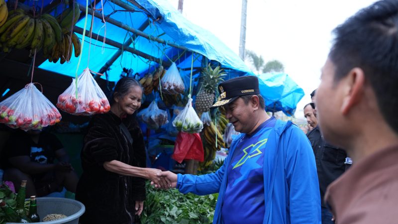 Bahagianya Pedagang di Pasar Mamasa saat Didatangi Pj Gubernur Bahtiar