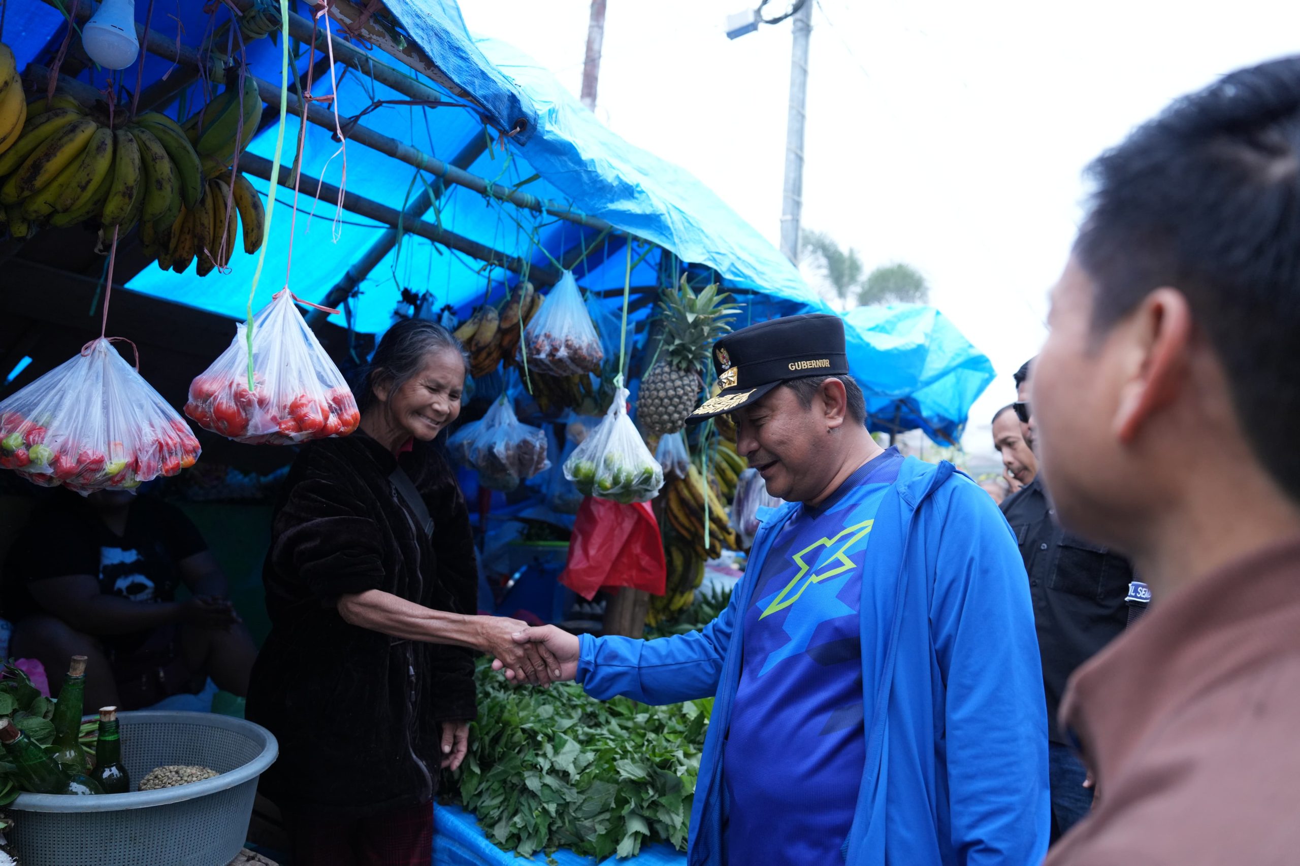 Bahagianya Pedagang di Pasar Mamasa saat Didatangi Pj Gubernur Bahtiar
