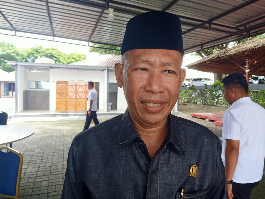 Sekolah Lakukan Kegiatan Bersih-bersih, dapat Apresiasi Komisi IV DPRD Sulbar