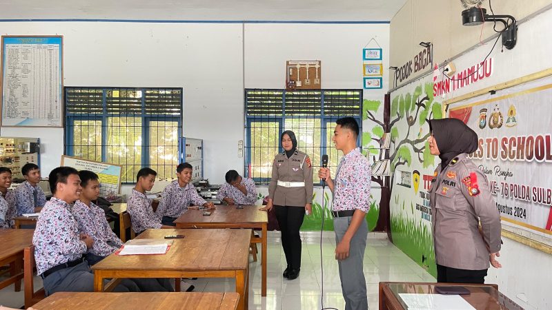 Polwan Polda Sulbar Edukasi Pelajar Bijak Bersosial Media