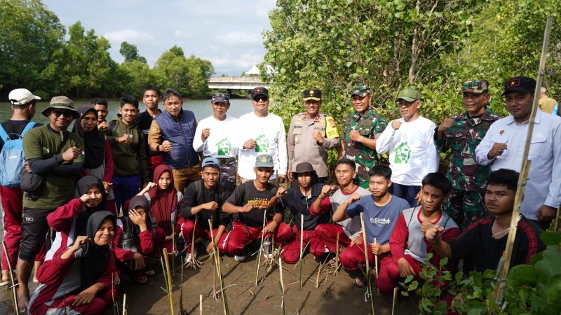 Dukung Program Tanam Pohon, Wakapolda Sulbar Ajak untuk Lestarikan Alam