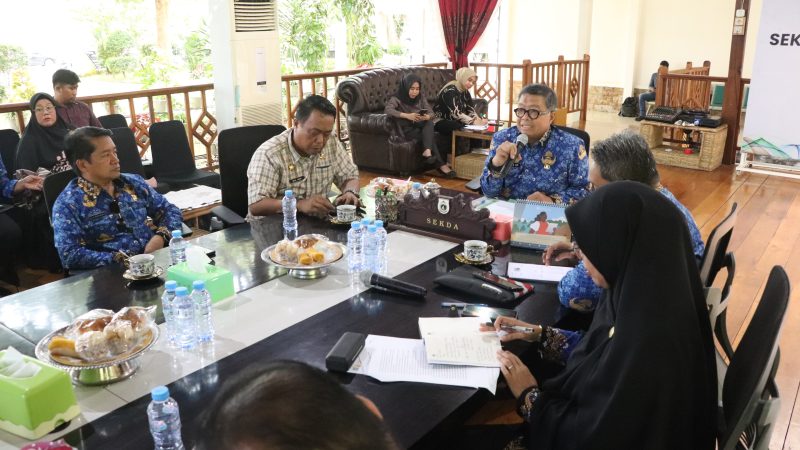 Sekprov Sulbar Pimpin Rapat Penjelasan Status Tanah Gedung Farmasi