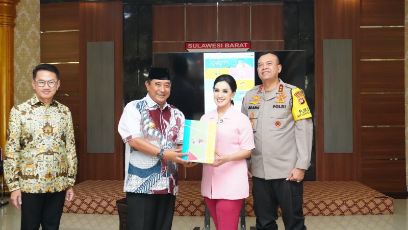 Kadin Indonesia Serahkan Bantuan IoT Devices untuk Anak-anak Kepulauan dan Pelosok di Sulbar