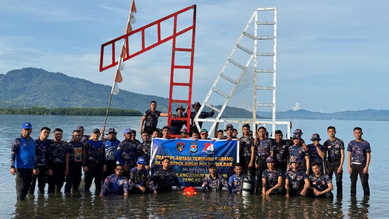 Meriahkan HUT ke-74, Polairud Polda Sulbar Gelar Aksi Peduli Laut Transplantasi Terumbu Karang