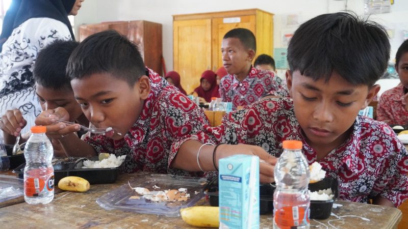 Pemprov Sulbar Lakukan Uji Coba Makan Ikan Gratis