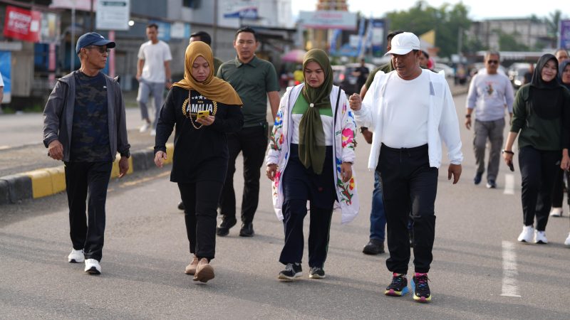 Bersama Ketua DPRD Sulbar dan Bupati Mateng Aras, Pj Bahtiar Gelar Jalan Sehat dan Tanam Pohon