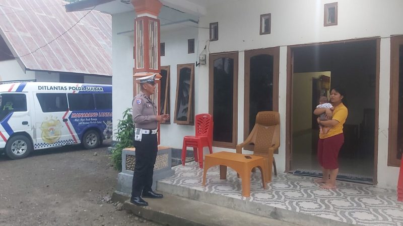 Satuan PJR Ditlantas Polda Sulbar Gelar Patroli Gereja Jaga Keamanan Jelang Perayaan Natal
