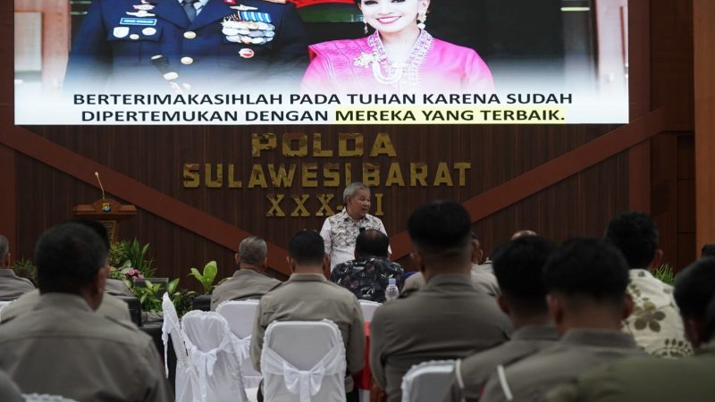 Dr. Aqua Dwipayana Memompa Motivasi Personel Polda Sulbar