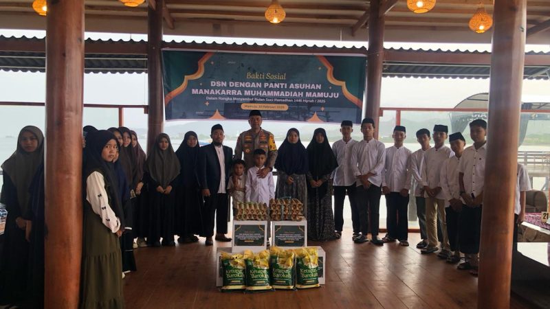 Kapolda Sulbar Undang Anak Yatim ke Dermaga Sandeq dan Bagikan Santunan