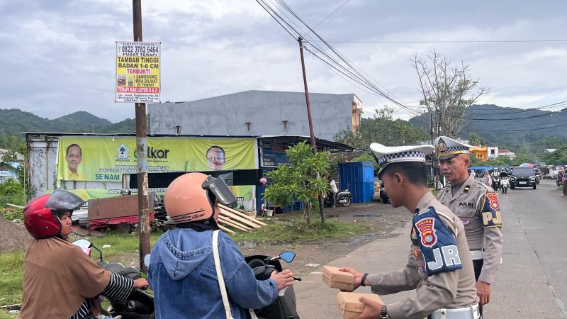 Meriahkan Ramadhan Takjil dan Tips Aman Berkendara Jadi Inovasi Ditlantas Polda Sulbar