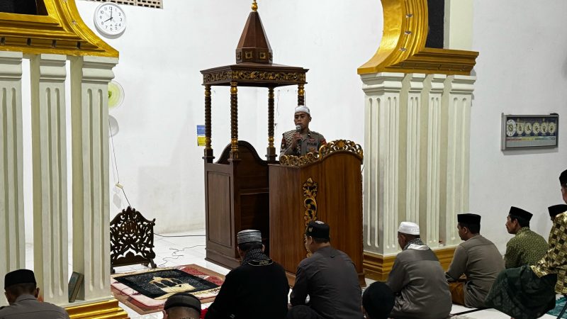 Safari Ramadhan Polda Sulbar Berikan Sentuan Agama di Masjid Sitti Aisyah