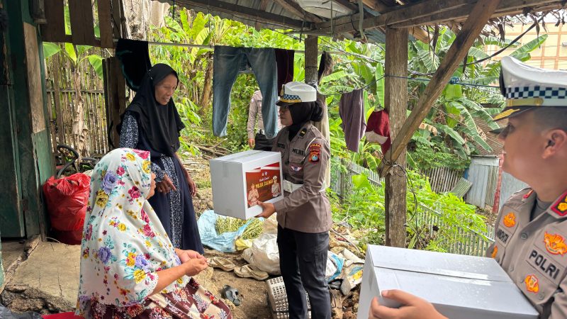 Polda Sulbar Tebar Kebaikan Jumat Berkah Ramadhan di Tengah Masyarakat
