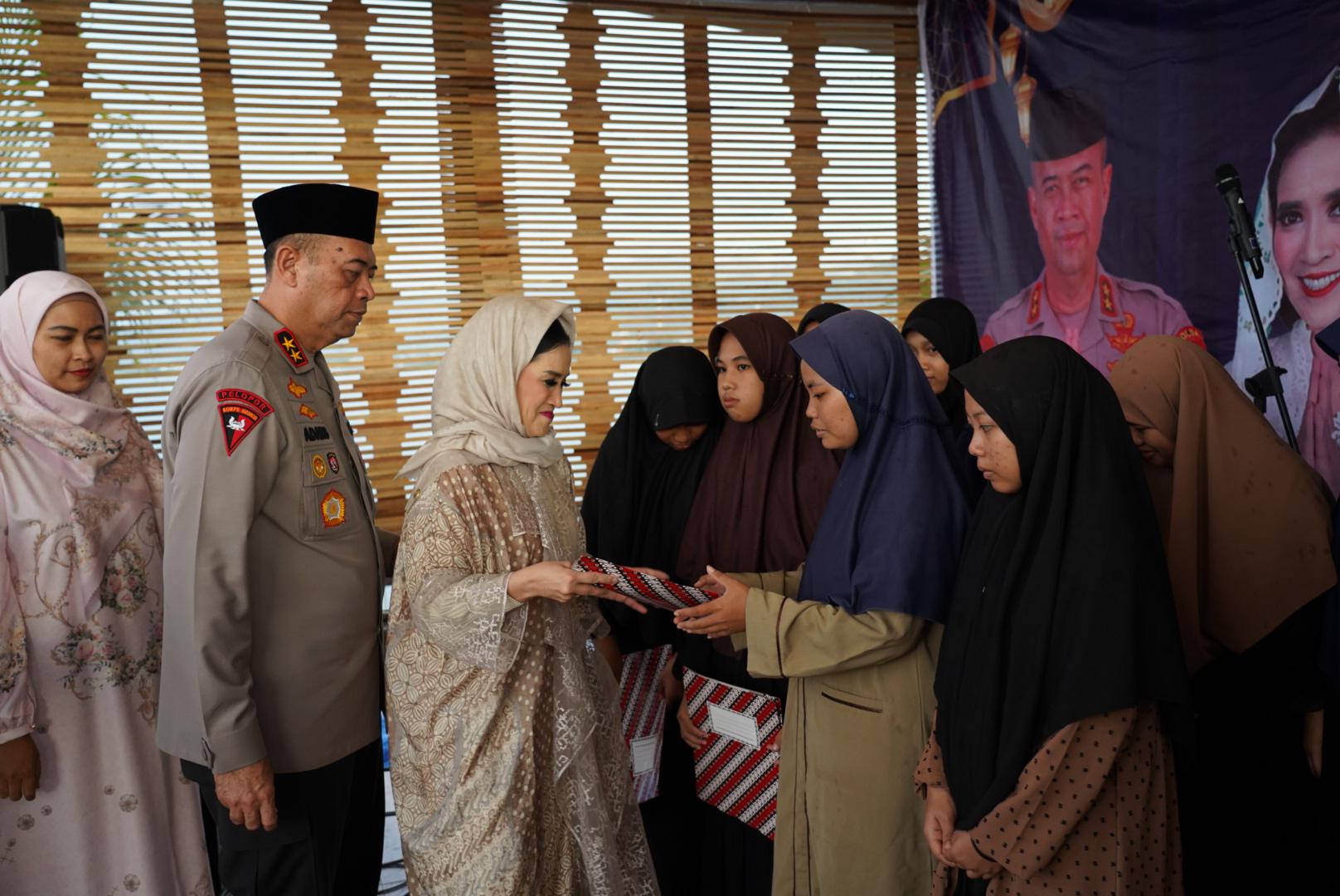 Kapolda Sulbar Tebar Berkah Ramadan: Santunan dan Doa Bersama Anak Yatim