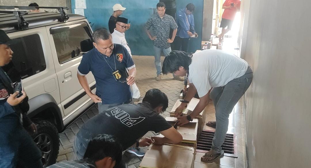 Dirreskrimsus Polda Sulbar Grebek Gudang Pupuk Tempat Penimbunan Oli Ilegal di Wonomulyo