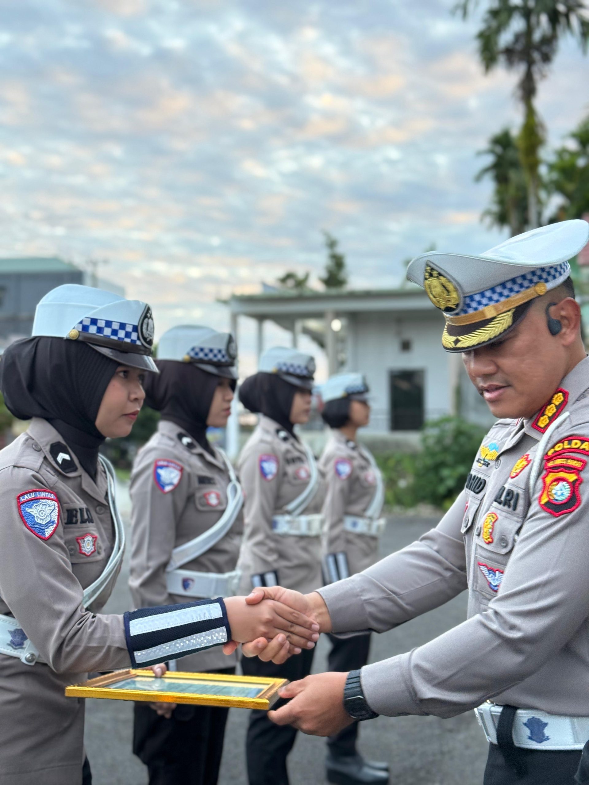 Dirlantas Polda Sulbar Beri Reward Personel Berprestasi