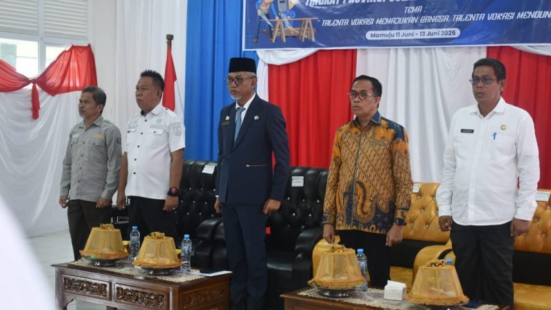 Sekprov Buka Lomba Kompetensi Siswa SMK Provinsi Sulbar: Dorong Inovasi dan Kolaborasi